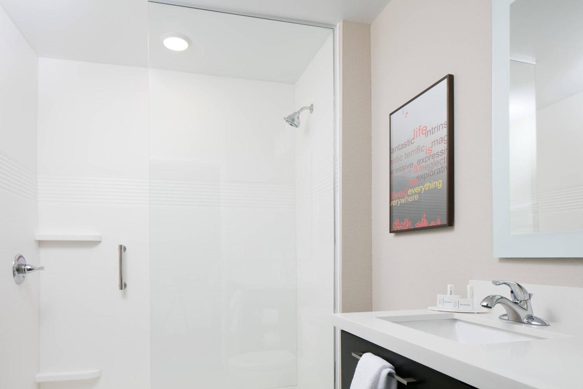 Towneplace Suites By Marriott Kansas City Airport Eksteriør billede
