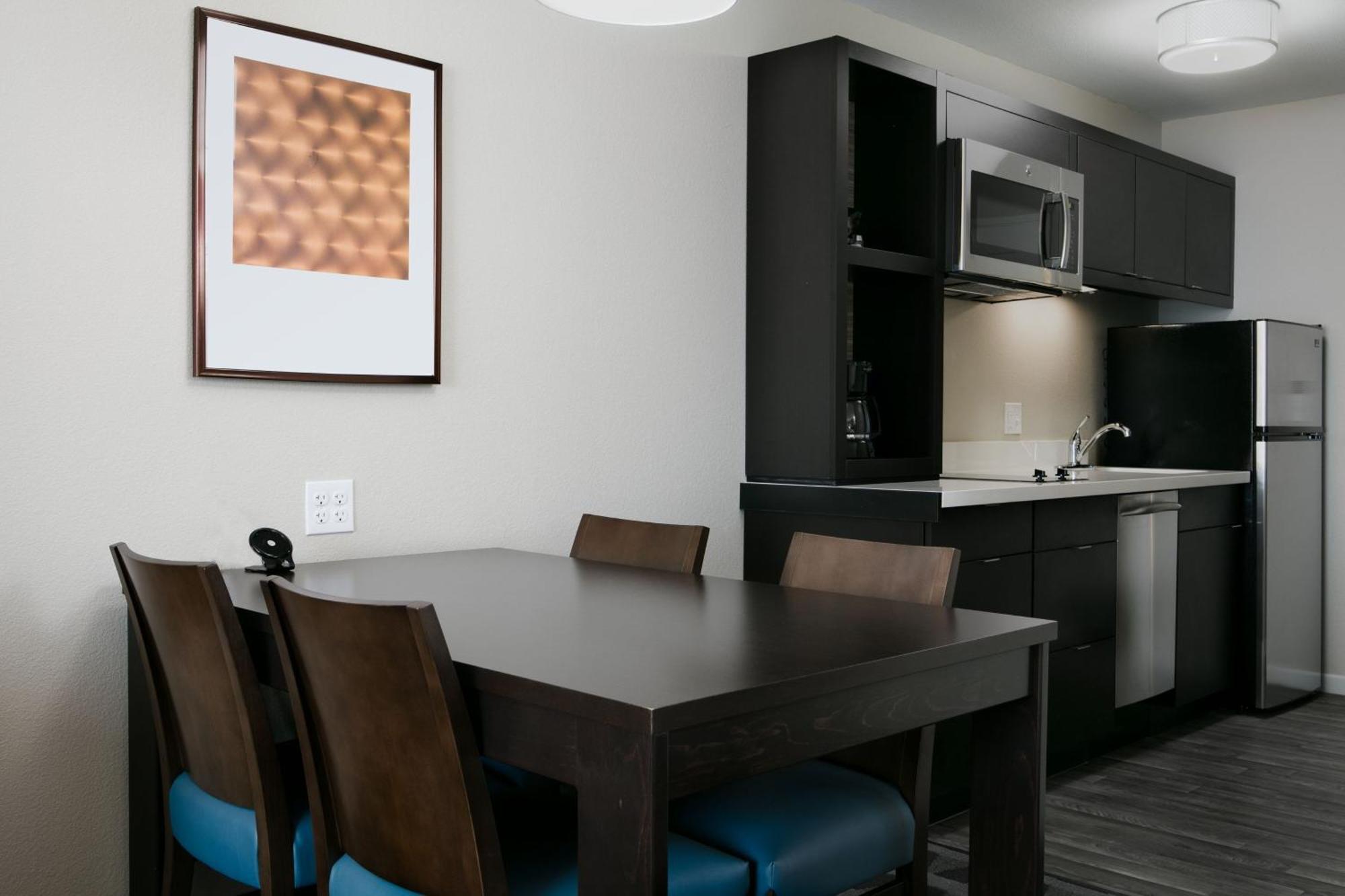 Towneplace Suites By Marriott Kansas City Airport Eksteriør billede