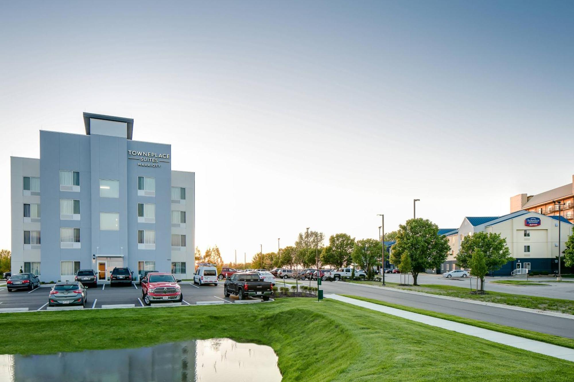 Towneplace Suites By Marriott Kansas City Airport Eksteriør billede